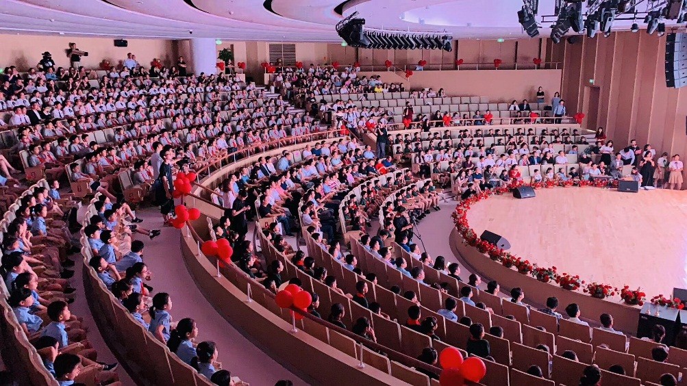 ● 华东师范大学附属杭州学校多功能厅内景