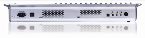 24路数字调音台背面