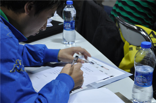 这位学员答得非常认真